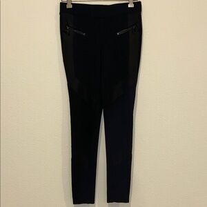 Express Leggings with Zip Pocket and Paneling Detail